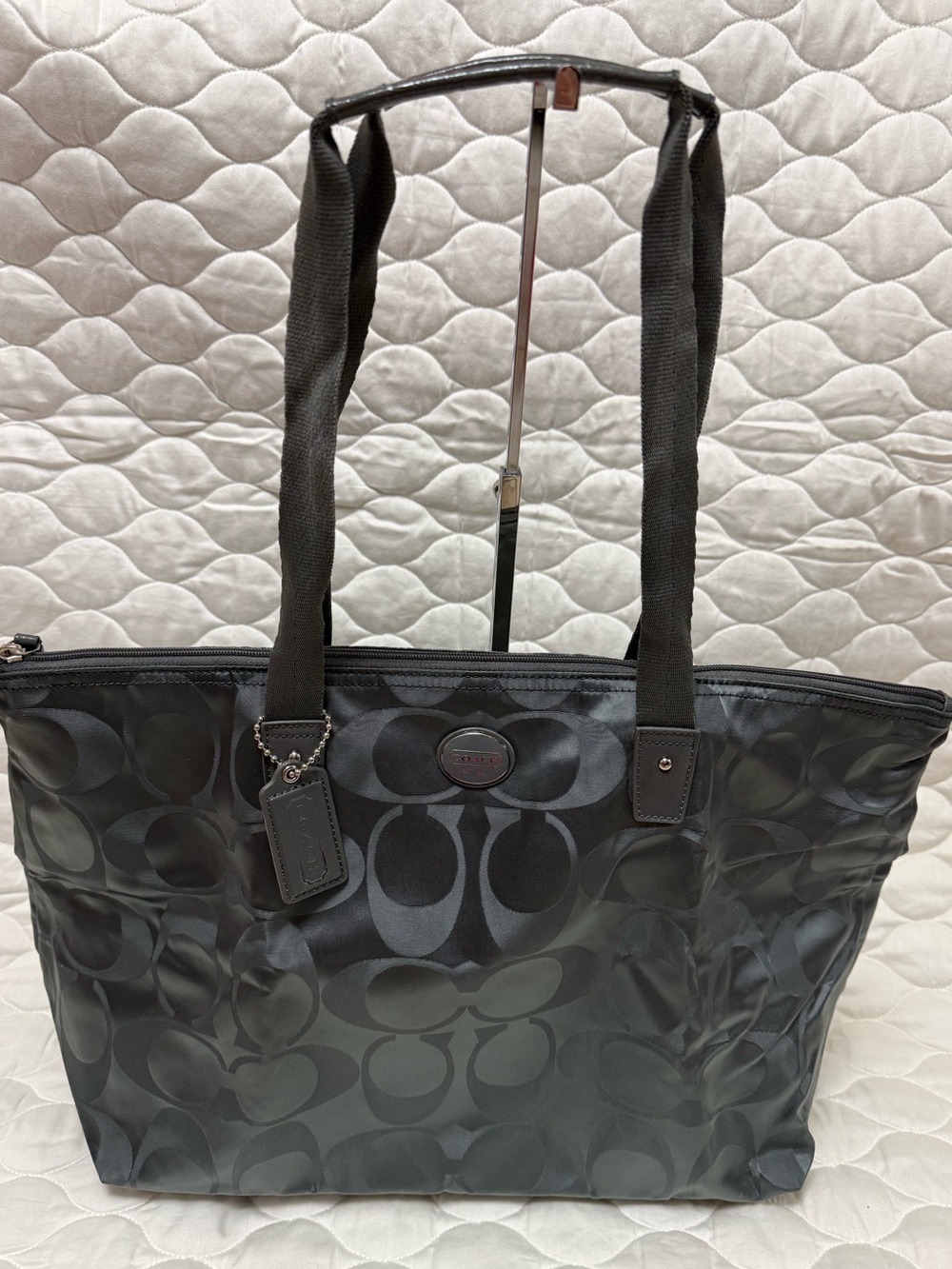 Coach Getaway Silver/Gray Signature Nylon Packable Weekender with Matching Pouch - Picture 9 of 13